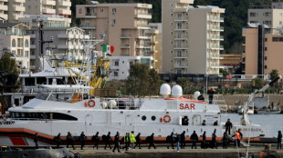 Dezenas de migrantes levados para Alb&acirc;nia voltam para It&aacute;lia ap&oacute;s decis&atilde;o judicial