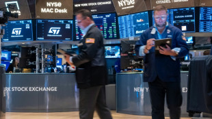 Wall Street termine en l&eacute;g&egrave;re hausse, petit rebond technique sans entrain