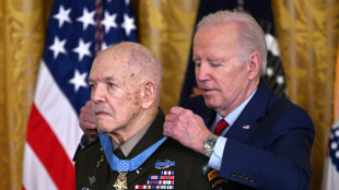 Biden condecora a un "h&eacute;roe" afroestadounidense de la guerra de Vietnam