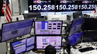 Borsa Tokyo: apertura in aumento (+0,73%), consolida record