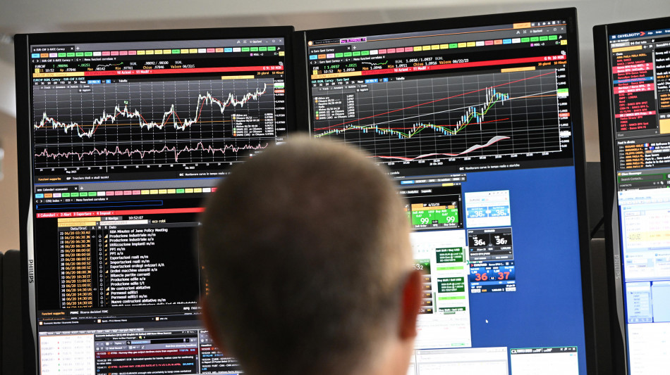Lo spread tra Btp e Bund chiude in rialzo a 124 punti