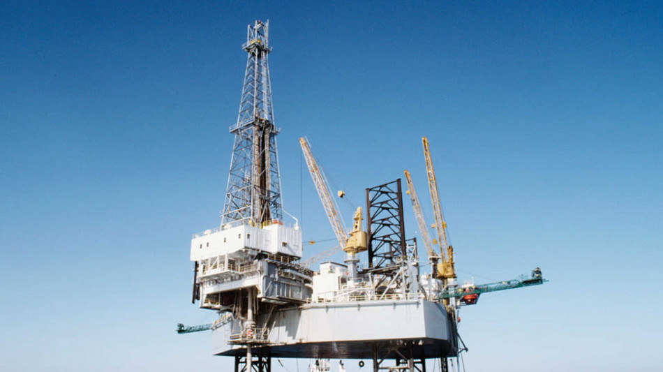 Sale il prezzo del petrolio, Brent a 67,9 dollari