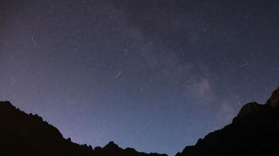 Tre pianeti grandi come la Terra in orbita attorno a due stelle