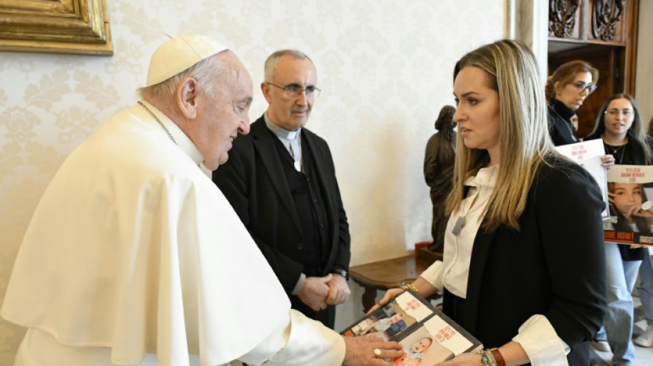 El papa se re&uacute;ne con familias de rehenes israel&iacute;es