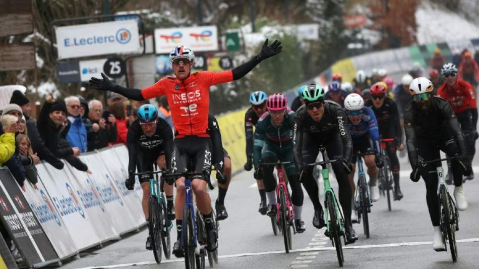 El franc&eacute;s Dorian Godon gana una s&eacute;ptima etapa de la Par&iacute;s-Niza reducida