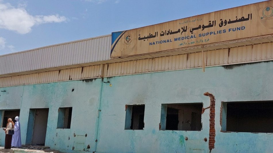 Sin internet ni tel&eacute;fono, los sudaneses en Darfur vuelven a las cartas manuscritas