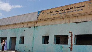 Sin internet ni tel&eacute;fono, los sudaneses en Darfur vuelven a las cartas manuscritas