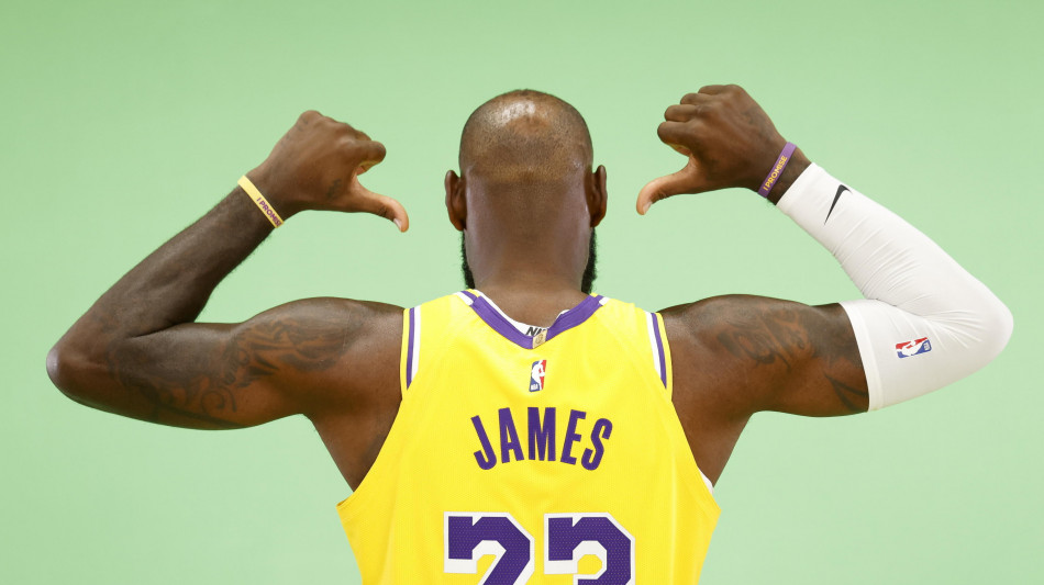 Nba: nuovo record di LeBron James nella vittoria dei Lakers sui Mavs