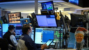 Wall Street clôture en berne, minée par l'emploi américain 