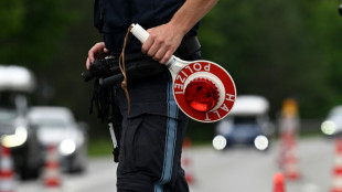 Mann springt auf Flucht vor Polizei in Mosel - und will nicht mehr herauskommen