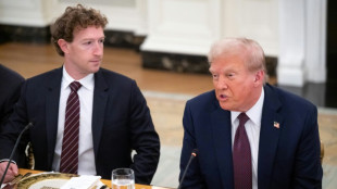 Trump dice que "muy pronto" impondrá un arancel "considerable" a semiconductores