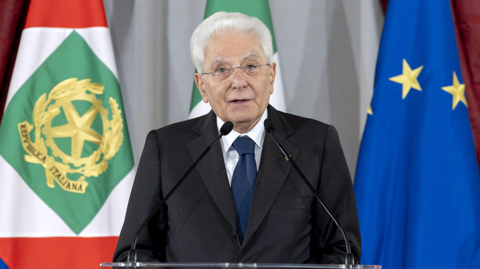 Mattarella, viviamo tempi di guerre scellerate, l'umanit&agrave; aiuti a rifiutare l'odio