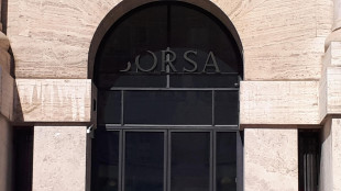 Borsa: Milano apre in calo (-0,24%), pesano le banche