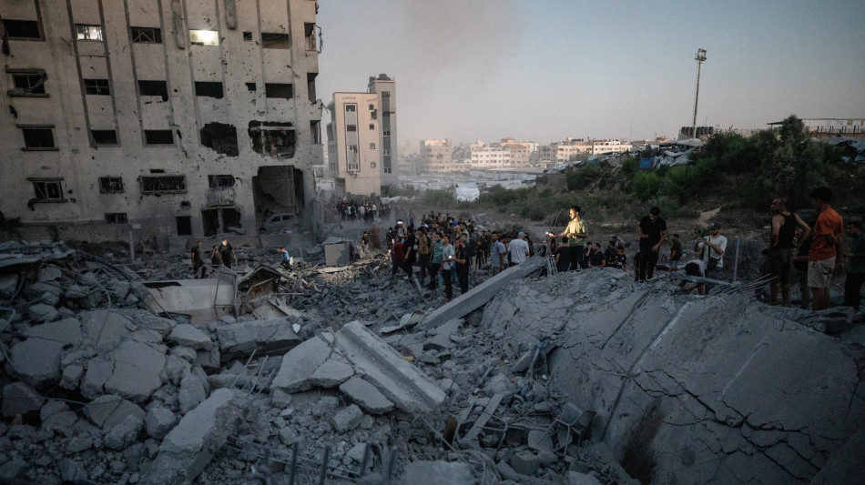 Media, 9 palestinesi uccisi nei raid israeliani a Gaza, anche tre bambini