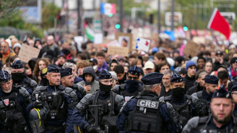 Apr&egrave;s un samedi plus calme qu'attendu, les forces de s&eacute;curit&eacute; prudentes sur les suites de la col&egrave;re sociale