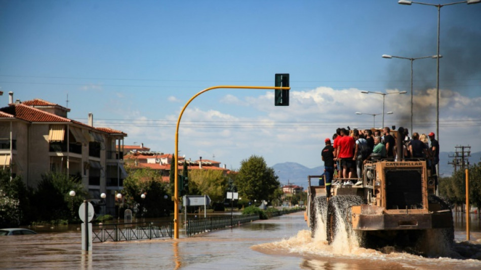 Primer ministro griego promete m&aacute;s recursos tras recientes incendios e inundaciones