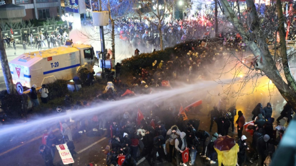 Cuarta noche de masivas protestas en Turqu&iacute;a tras detenci&oacute;n de alcalde de Estambul