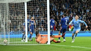 El City gana 4-3 al Real Madrid, que sale vivo de M&aacute;nchester