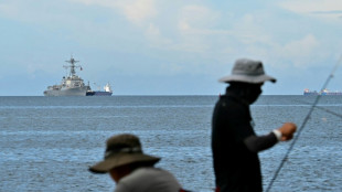 Navio de guerra dos EUA chega a Trinidad e Tobago, em frente à Venezuela