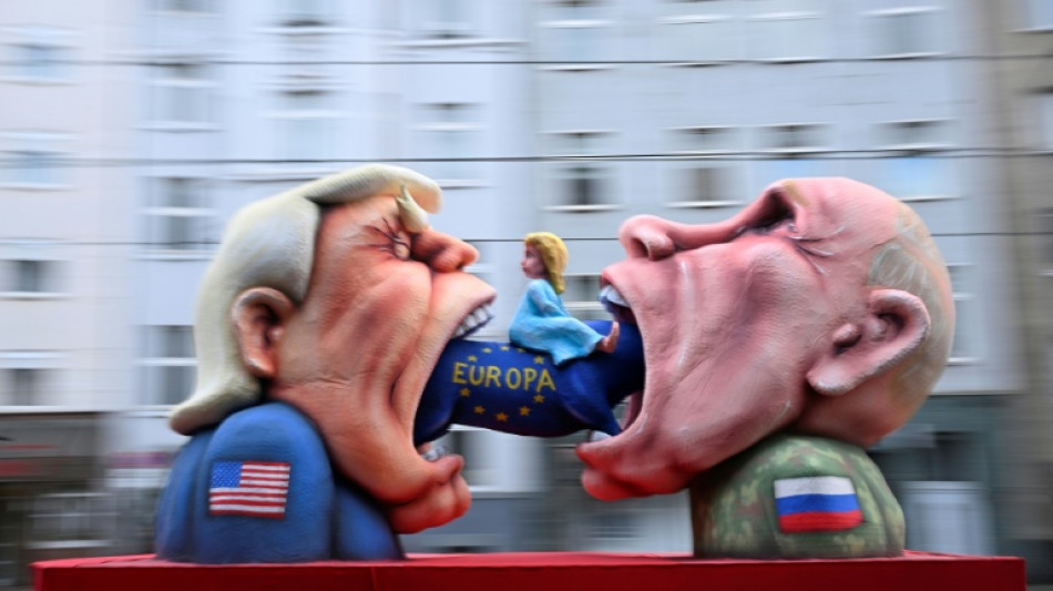 Rosenmontagsz&uuml;ge in Karnevalshochburgen: Bei&szlig;ender Spott &uuml;ber Putin in D&uuml;sseldorf