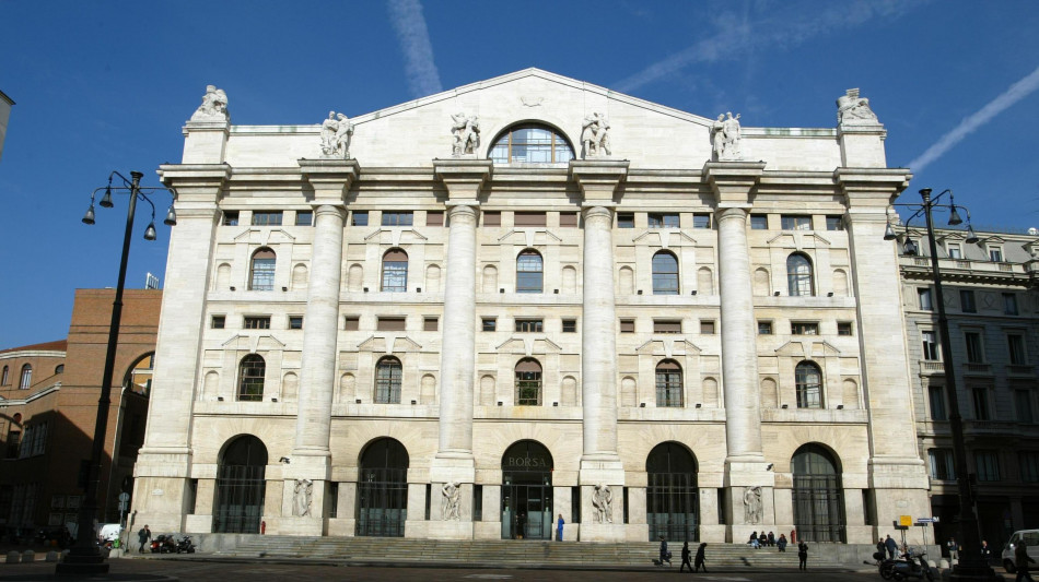 Borsa: Milano sale dello 0,6% con Saipem e Unipol, in calo Stellantis