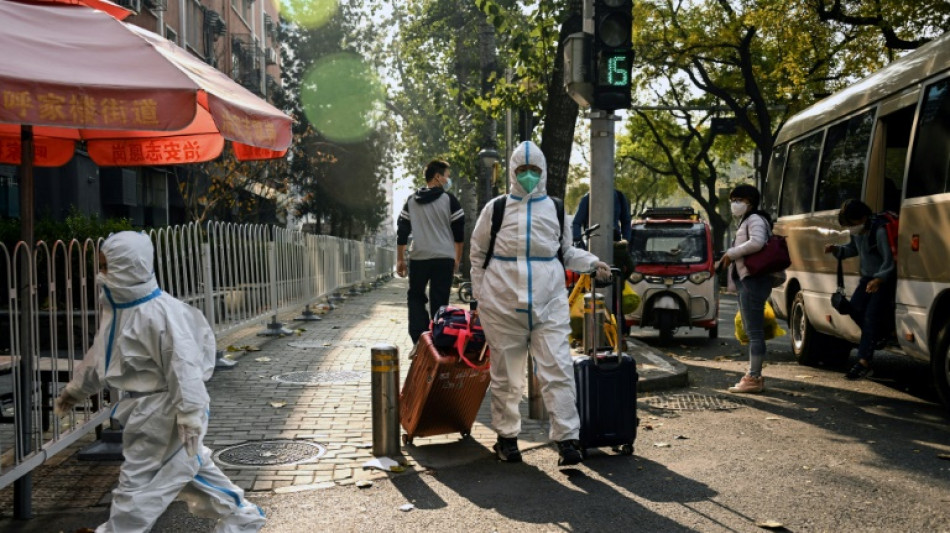 Habitantes de Pek&iacute;n se dicen "hartos" de las restricciones de la pol&iacute;tica "cero covid"