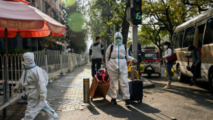 Habitantes de Pek&iacute;n se dicen "hartos" de las restricciones de la pol&iacute;tica "cero covid"