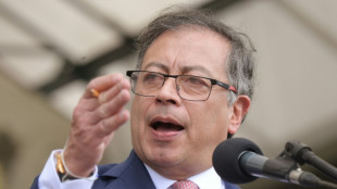 "No acepto chantajes": Petro se defiende de esc&aacute;ndalo en Colombia