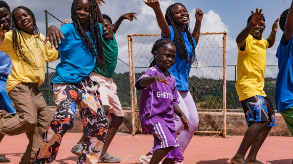 Les "Ghetto kids" ougandais "impatients" de danser avec Shakira pour la finale de la Coupe du monde de foot