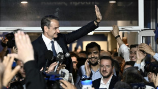 Primer ministro griego pide nuevas elecciones tras triunfo sin mayor&iacute;a