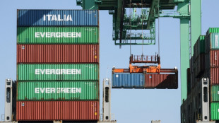 El d&eacute;ficit comercial de EEUU baj&oacute; inesperadamente en noviembre