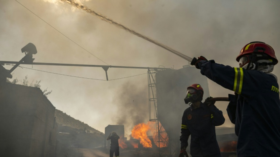 Turistas s&atilde;o evacuados no norte da Gr&eacute;cia por inc&ecirc;ndio perto de Tessal&ocirc;nica