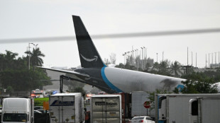 Avi&atilde;o de carga sai da pista, atinge ve&iacute;culos e deixa cinco mortos em Miami