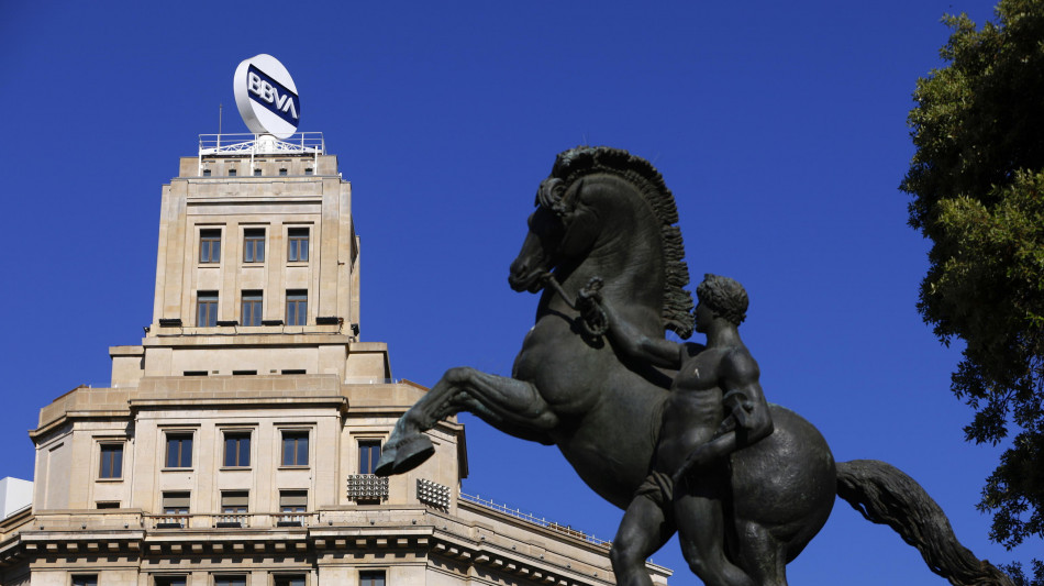 Bbva mantiene sul tavolo l'opa per Sabadell