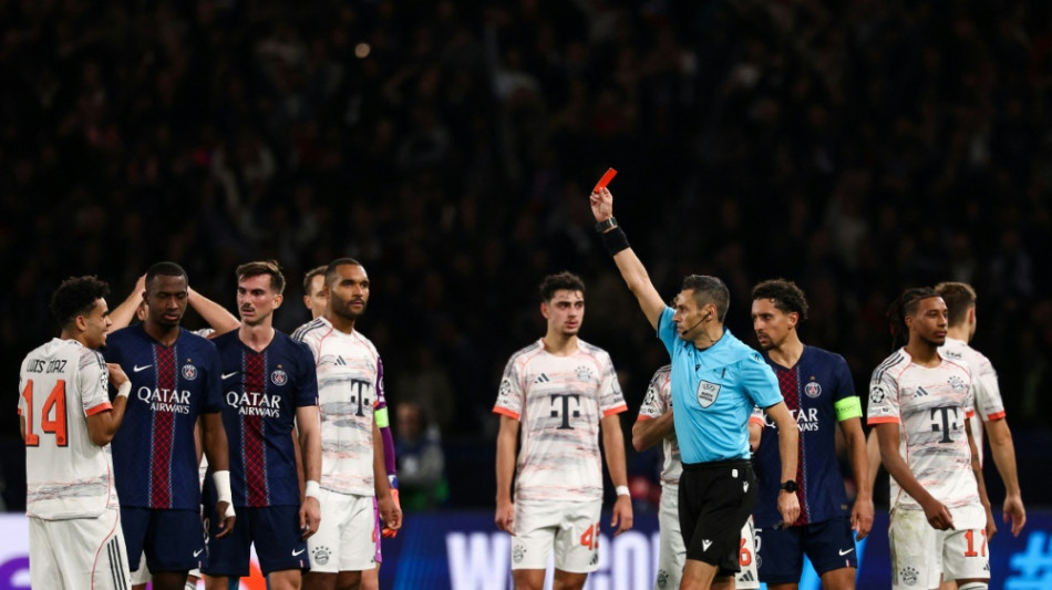 Díaz trifft doppelt und fliegt: Zehn Bayern schlagen PSG