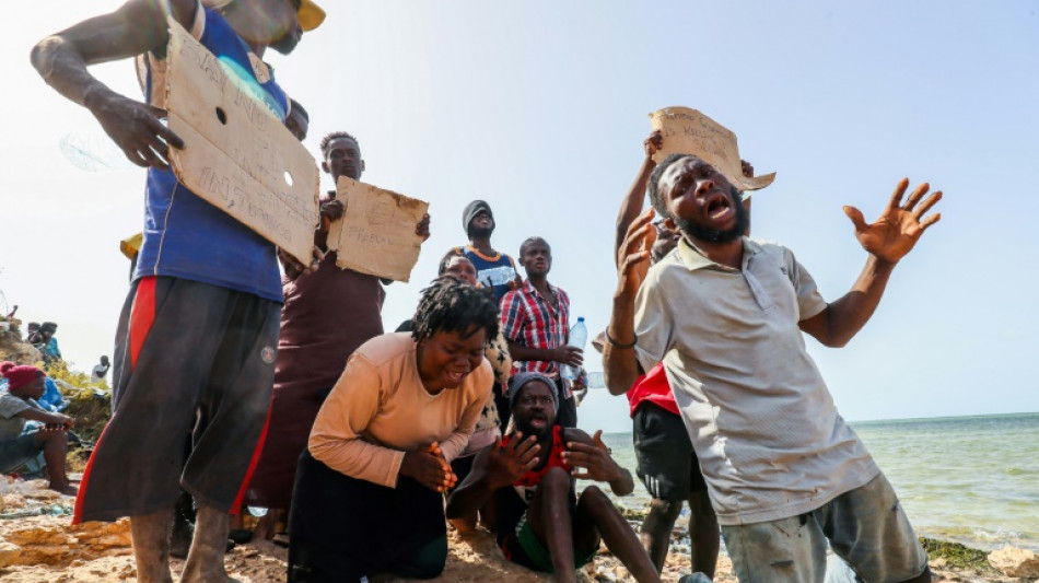 "No somos animales", dicen migrantes abandonados entre T&uacute;nez y Libia