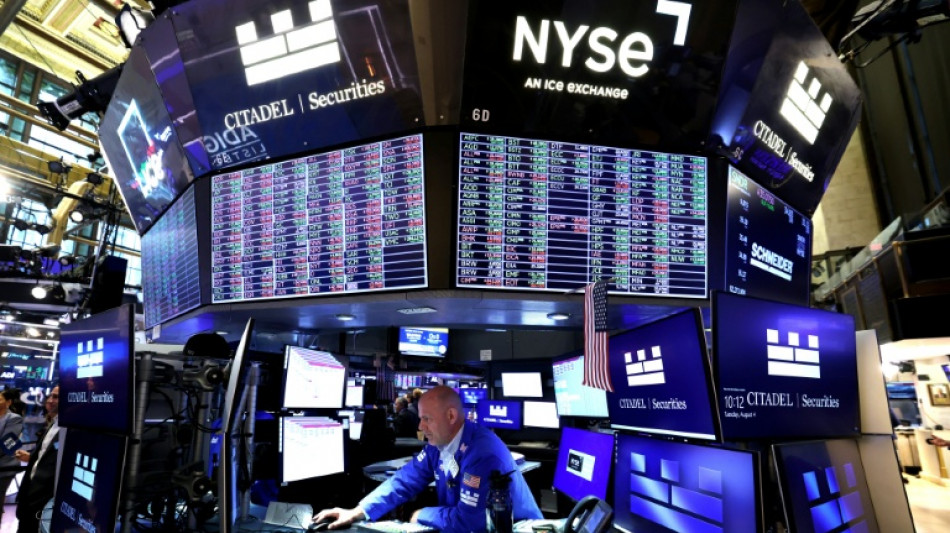 Wall Street ouvre en hausse, profite du recul du brut et des taux obligataires