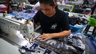 Quand les jeunes Tha&iuml;landais s'approprient le pantalon "souvenir" cher aux touristes