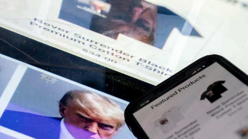 El equipo de campa&ntilde;a de Trump dice que recaud&oacute; 7,1 millones de d&oacute;lares tras la foto policial