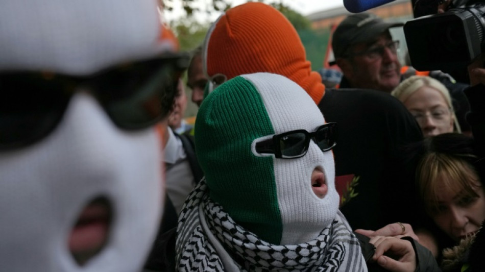 Tribunal brit&acirc;nico anula acusa&ccedil;&atilde;o por terrorismo contra cantor do Kneecap