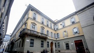 Mediobanca piatta in Borsa dopo rinvio assemblea, giù B.Generali
