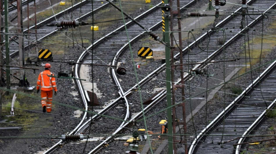 Unbekannte besch&auml;digen Kabel an Bahnlinie bei D&uuml;sseldorf - Staatsschutz ermittelt