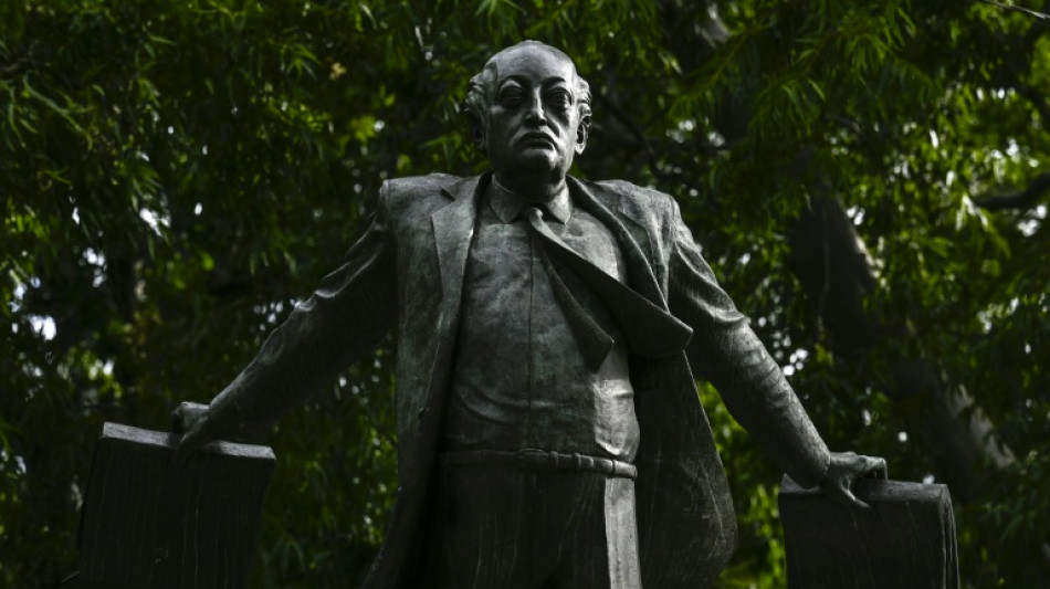 Una "lucecita" en la oscuridad propicia el regreso del nobel Asturias a Guatemala, dice su hijo