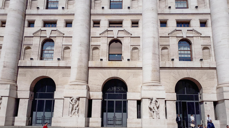 Borsa: Milano chiude pesante (-1,74%), giù Stellantis