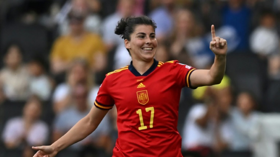 Man United push English women's title to wire after derby win