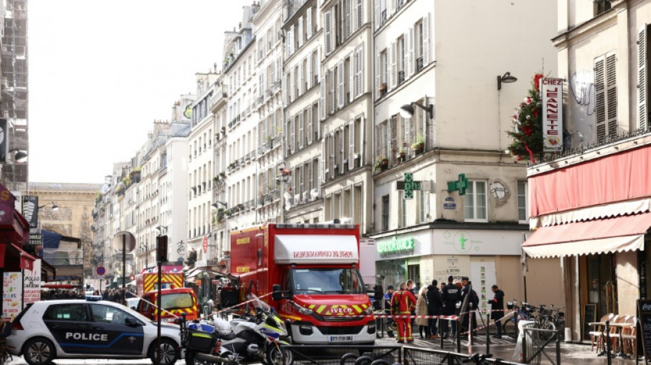Kurdes tu&eacute;s &agrave; Paris: le suspect pr&eacute;sent&eacute; &agrave; un juge d'instruction, marche blanche en hommage aux victimes