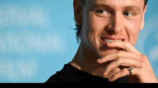 Schauspieler Harris Dickinson f&uuml;hlt sich in Heimatstadt London "geerdet"