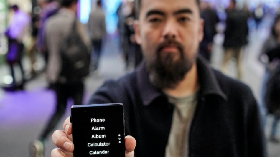 Au milieu des g&eacute;ants du Salon du mobile, des t&eacute;l&eacute;phones diff&eacute;rents tentent de se d&eacute;marquer