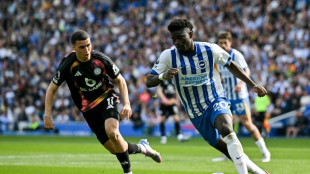 Manchester United anuncia contrata&ccedil;&atilde;o do volante camaron&ecirc;s Carlos Baleba