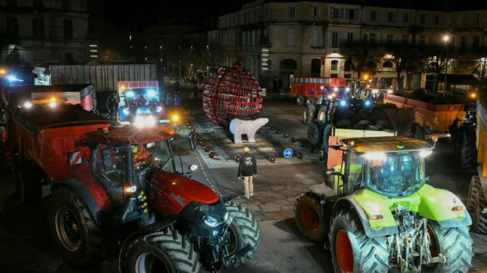 Dermatose: des agriculteurs bloquent encore quelques routes en Occitanie